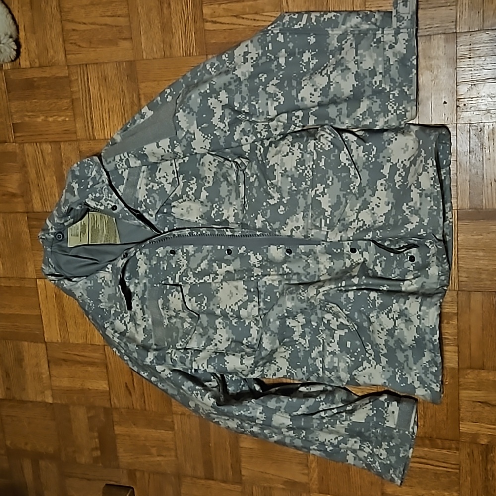 field jacket Mens  large regular Army issue.